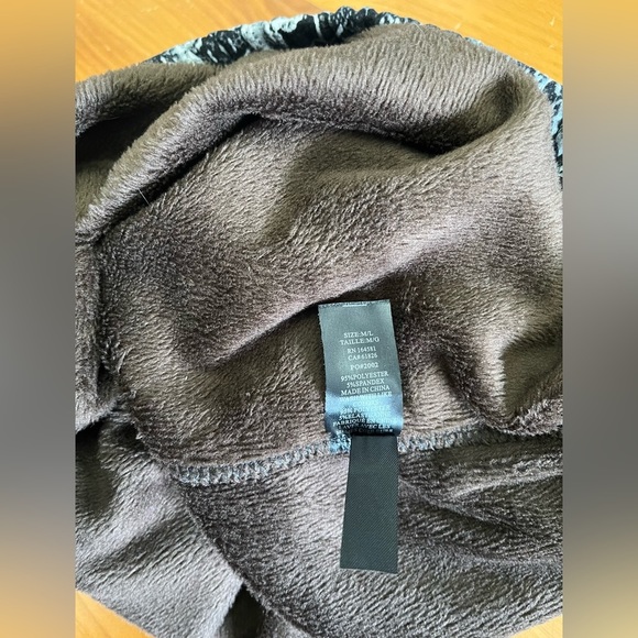 ❌❌SOLD❌❌ Just Cozy leggings faux fur snakeskin print black white size large - Picture 7 of 9